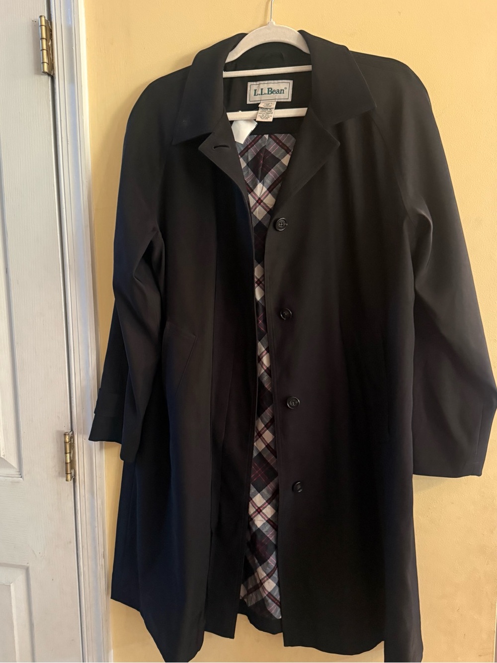 Vintage L.L. Bean Women's Black Single-Breasted Trenchcoat with Plaid Lining, M